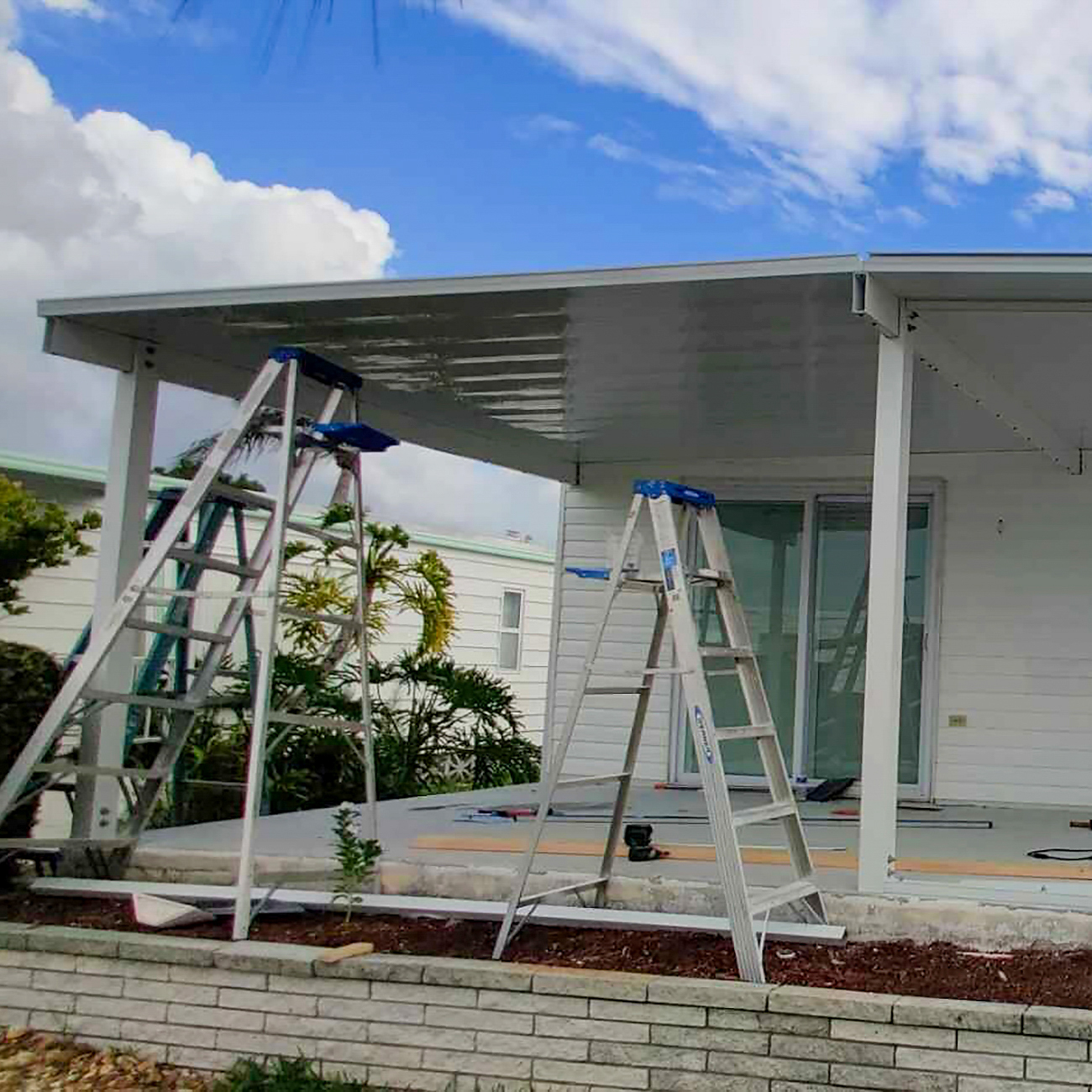 A new mobile home carport